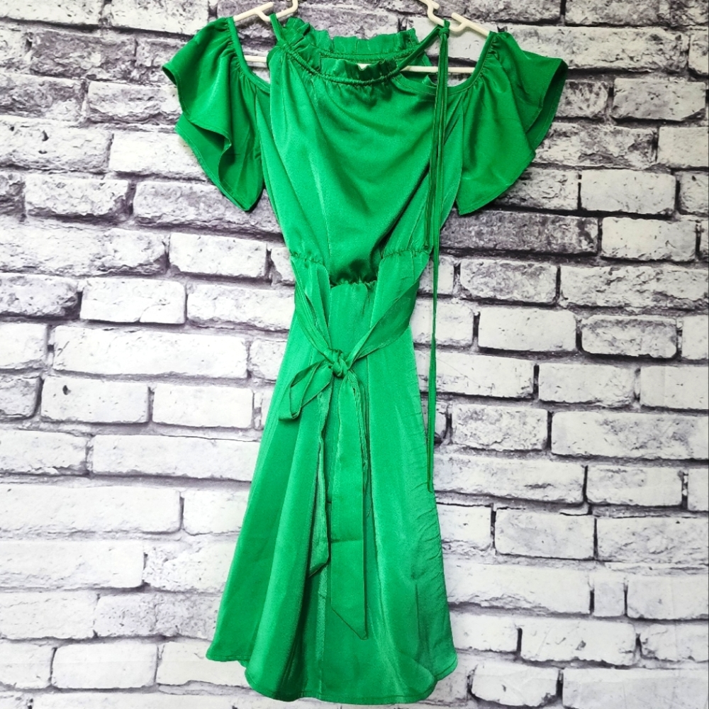 Green Cold Shoulder Short Sleeve Dress - S